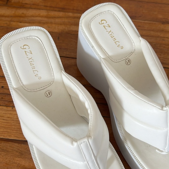 Platform Flip Flop - Picture 2 of 3